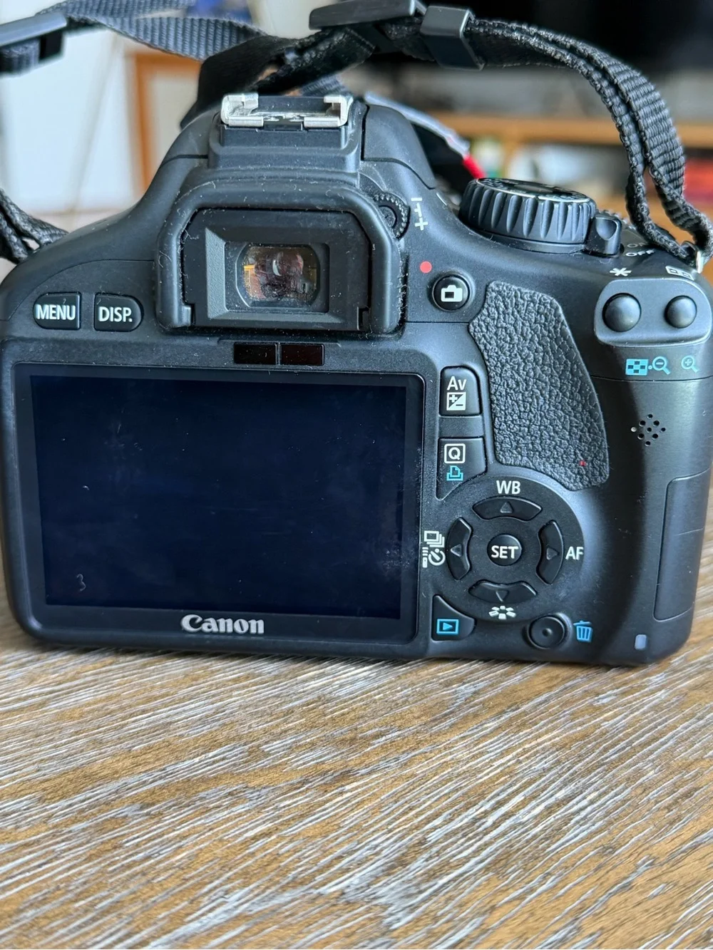 Canon 550D Rebel T2i DSLR with EFS 18-135mm Zoom Lens